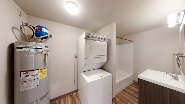 Building Photo - Charming 2 Bedroom Duplex - Granite Counters, Plank Flooring, Fully Fenced, Storage Shed!