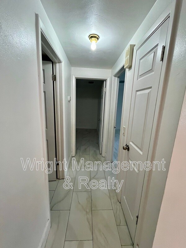Building Photo - 5121 Dove Dr