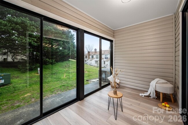 Building Photo - 10943 Carmel Crossing Rd