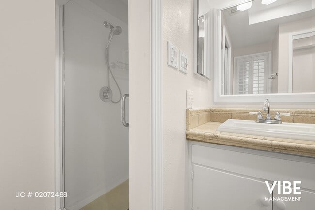 Building Photo - 222 Lupe Ave