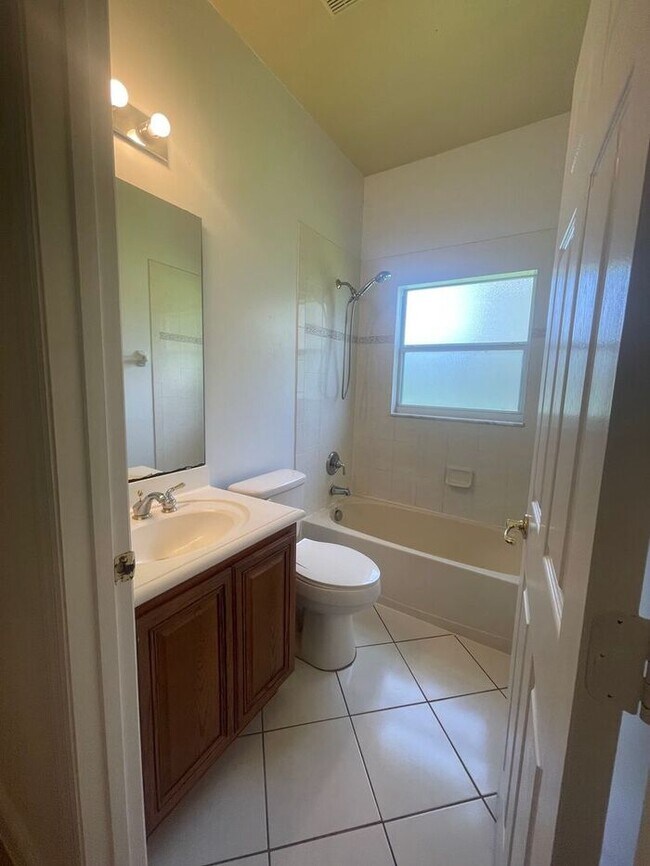 Building Photo - Bella Lago-Pool Home-1441 Beacon Dr Kissim...