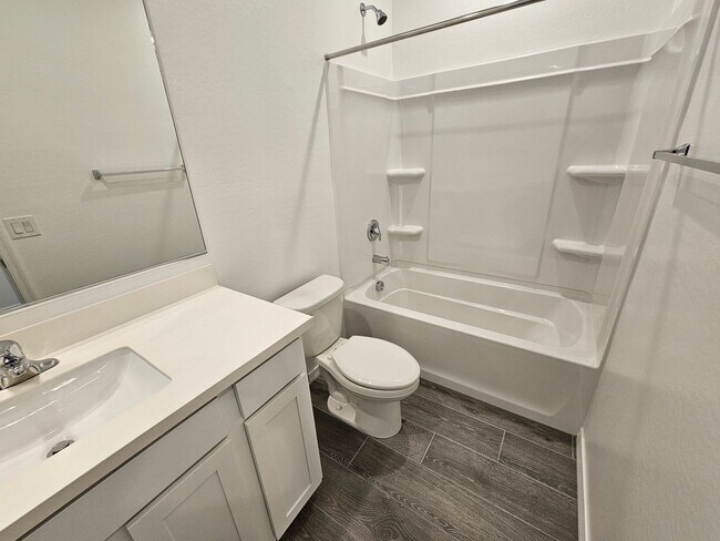 Building Photo - Stunning views