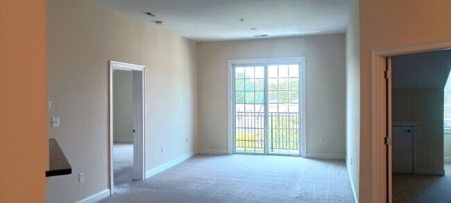 Building Photo - 2 bedroom/ 2 bathroom. Bennington on the Park