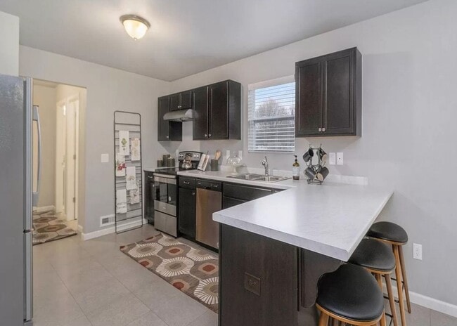 Building Photo - 4 Bedroom Available in Tiburon!