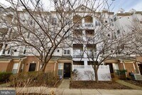 Building Photo - 2324 Henshaw Pl
