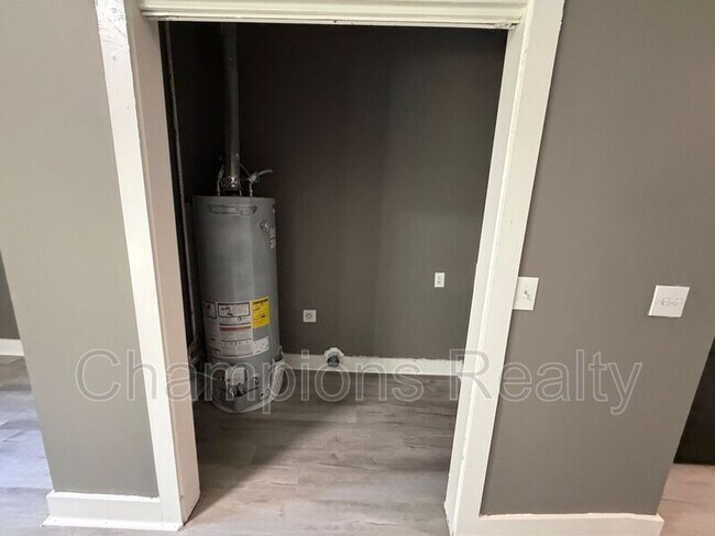 Building Photo - 948 Belvedere Dr