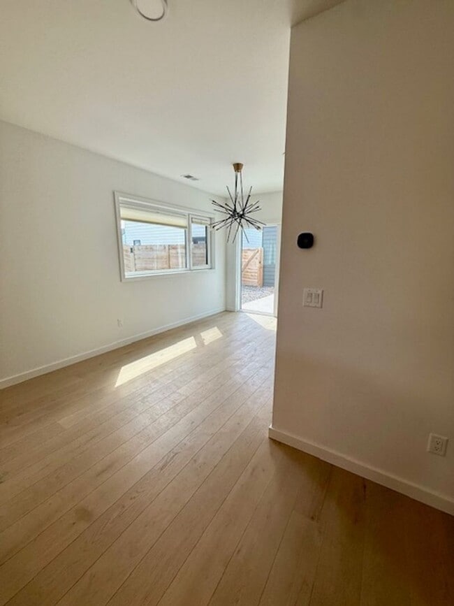 Building Photo - Single Family HOME with 3 Bedrooms 2 1/2 Bathrooms - Where Mountains meet you at upscale living!