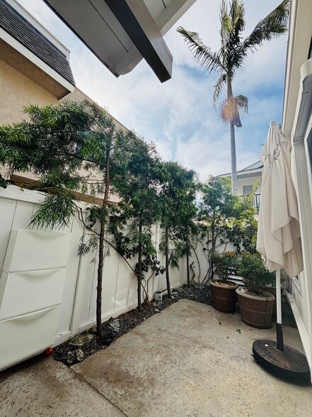 Building Photo - 413 14th St