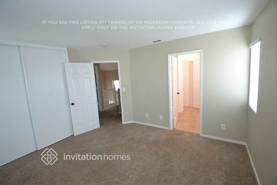 Building Photo - 4421 Fall Ln