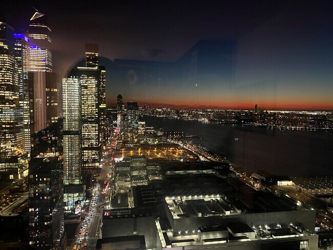 Building Photo - 312 W 42nd St