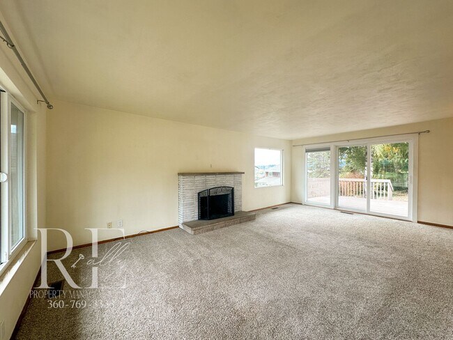 Building Photo - Enjoy Breathtaking Sunsets in the Heart of Manette