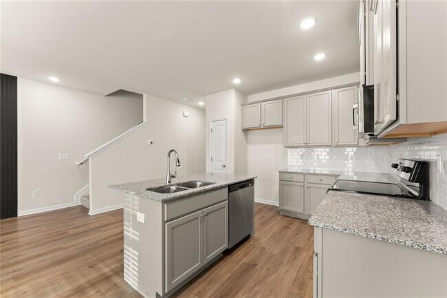 Building Photo - 76 Regent Pk