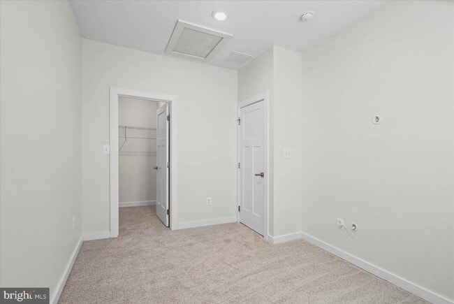 Building Photo - 6302 Greenleigh Ave