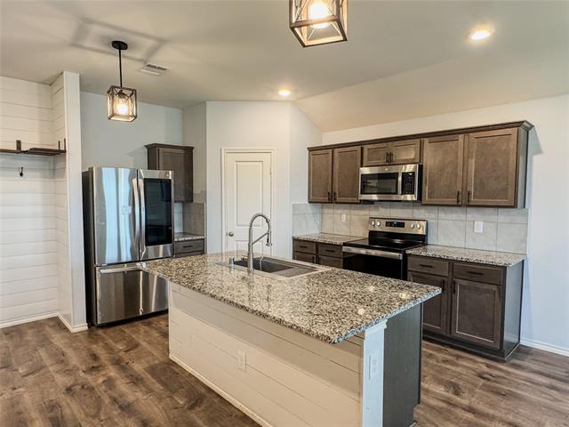 Building Photo - 801 Meadow Creek Ln