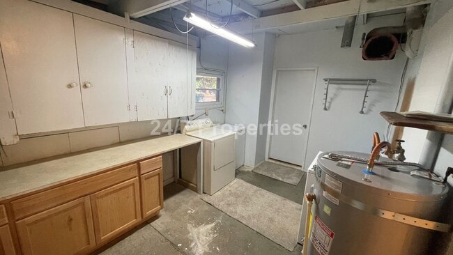Building Photo - Charming 2 BD | 1 BA Home w/ Large Backyar...