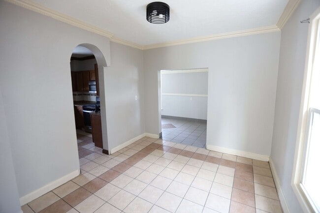 Building Photo - 639 Curve St SW