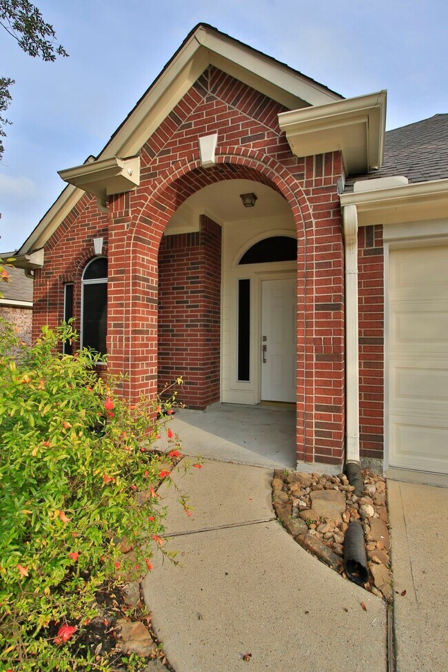 Building Photo - 34 Drifting Shadows Cir