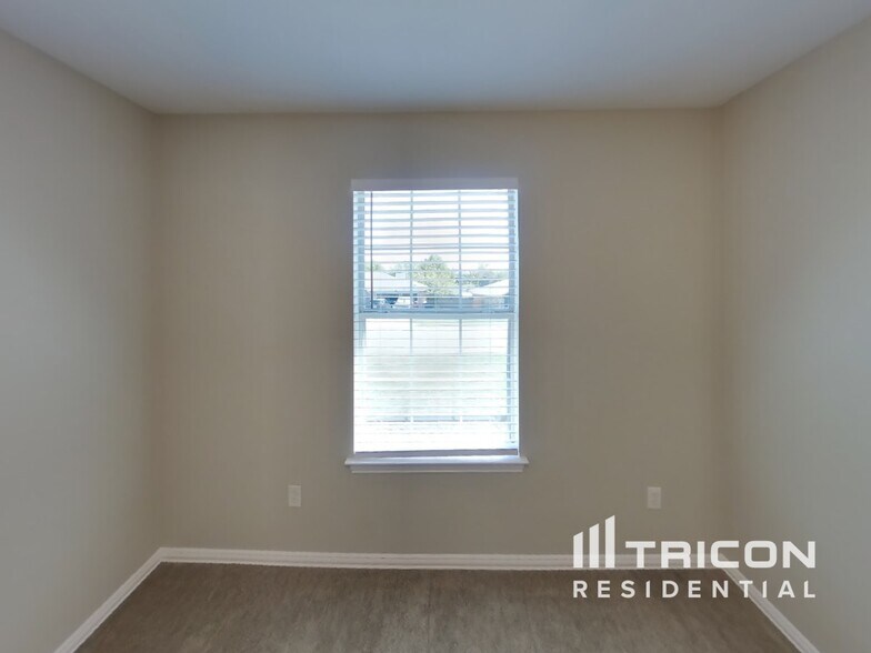 Building Photo - 604 Cumberland Dr