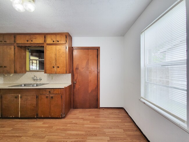 Building Photo - 409 N Parrish St