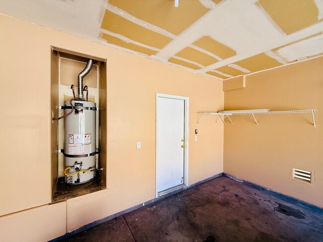 Building Photo - Available Now-Lovely Two Story Home!  Make it yours!