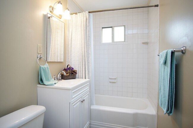 Building Photo - Gorgeous duplex unit on large lot with garage -- NO PETS ALLOWED