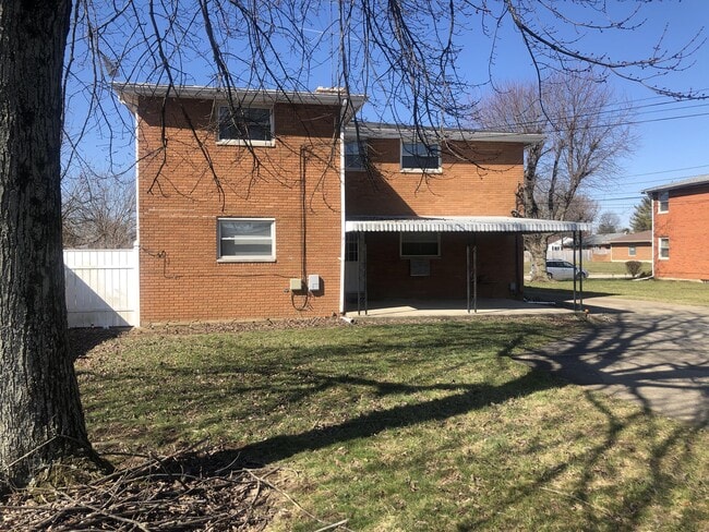 Building Photo - 4760 Holiday Dr