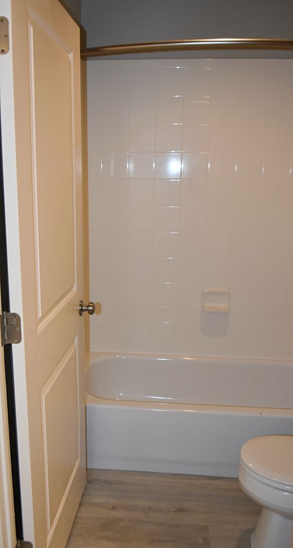 Building Photo - Freshly updated 3 Bedroom 2.5 Bath Townhouse 1 Car Garage available 3/1