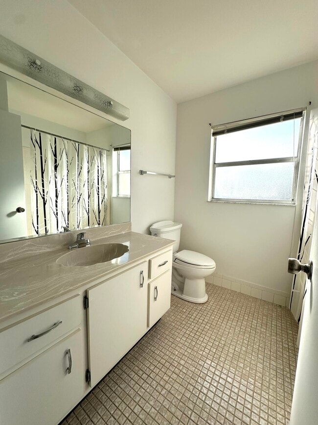 Building Photo - 6101 Rainbow Cir