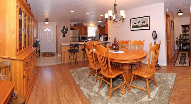 Building Photo - Cedarwood Townhouses
