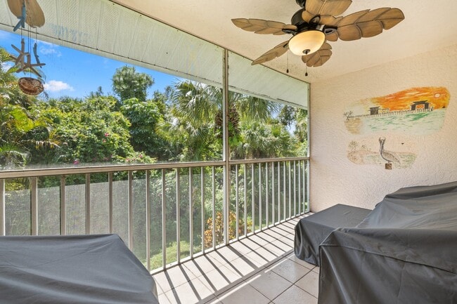 Building Photo - Sapphire lakes - 2 bedroom fully furnished condo