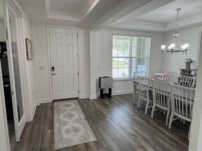 Building Photo - For Rent - Spring Move in Special ... 2nd Month's Rent FREE! (if sign a lease before the end of M...