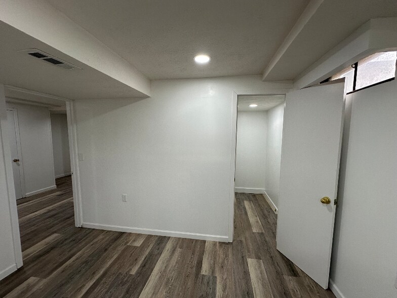 Building Photo - 9418 Meredith Ave