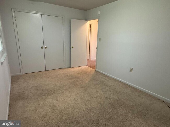 Building Photo - 3876 Shadywood Dr