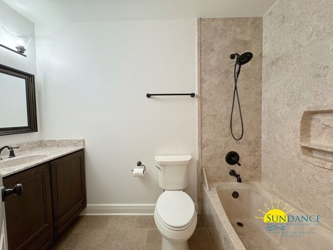 Building Photo - Beautiful 3 Bedroom Home in Fort Walton Be...