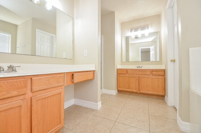 Building Photo - 21026 Bent Lake Dr