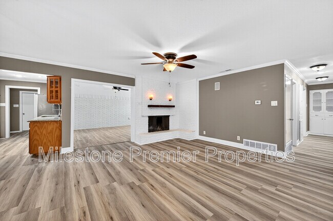 Building Photo - 112 S Wood Ave