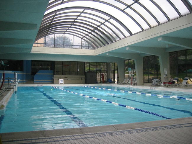 Building Photo - 1 Bay Club Dr