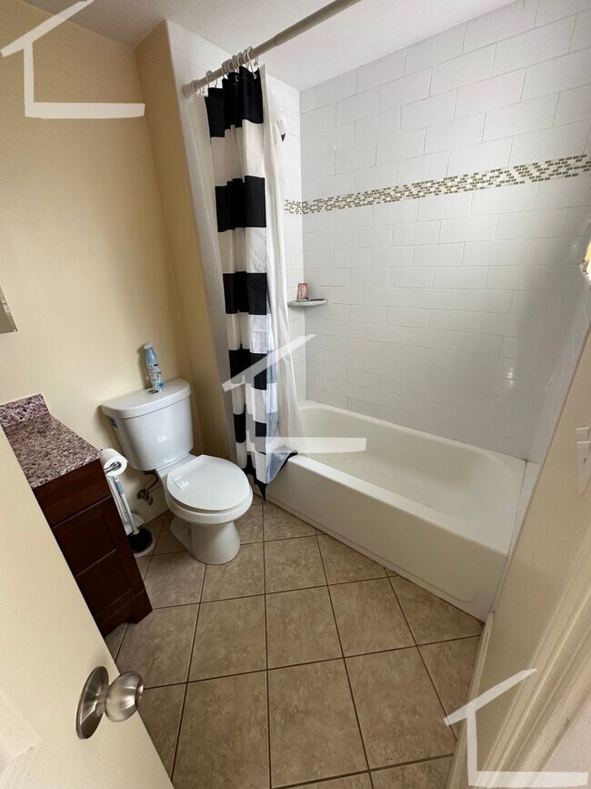 Building Photo - Gorgeous 4 Bed Next to Murray Field Available 9/1/2026