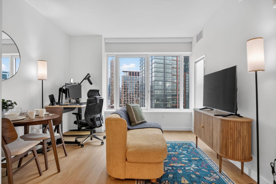 Building Photo - 16 Dupont St