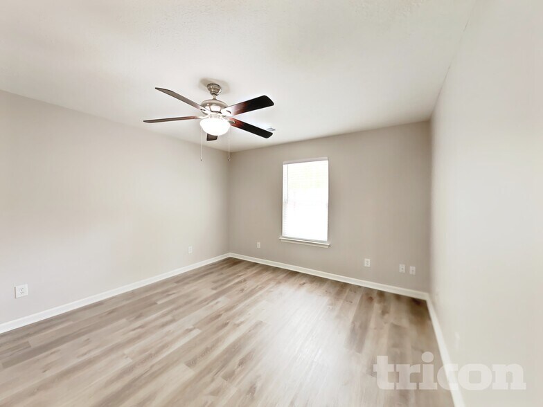 Building Photo - 141 Sara Cir
