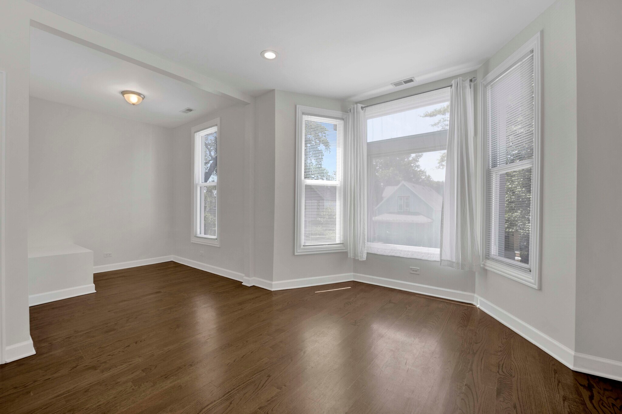 Building Photo - 1821 N Tripp Ave