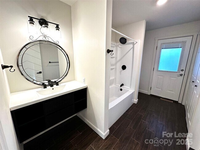 Building Photo - 2054 Hickory Hills Dr