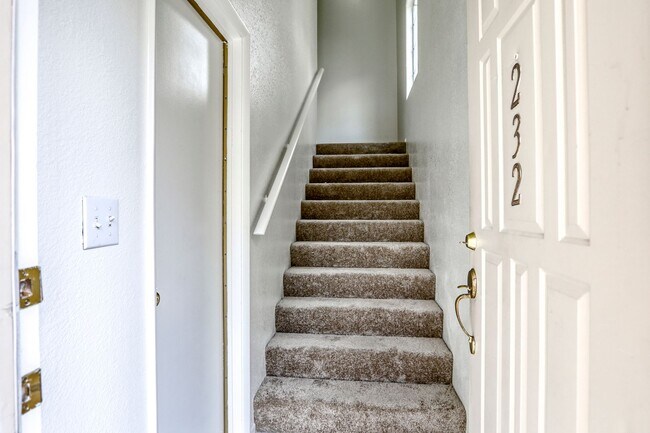 Building Photo - 2 bedroom condo with RARE attached 2 car g...
