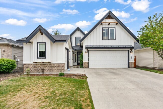 Primary Photo - Modern Rustic Luxury Just Minutes from Dow...