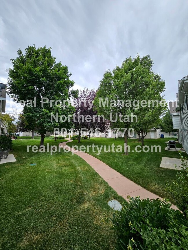 Building Photo - 3 Bedroom Townhome in Ogden Available Now!