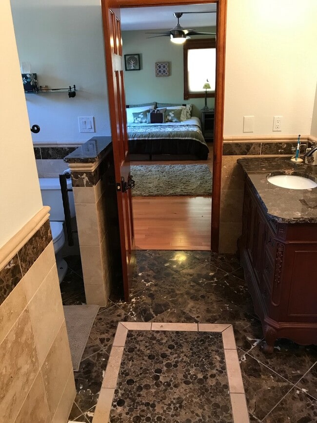 Building Photo - Updated 3 Bed 2 Bath Victorian Style Townhome