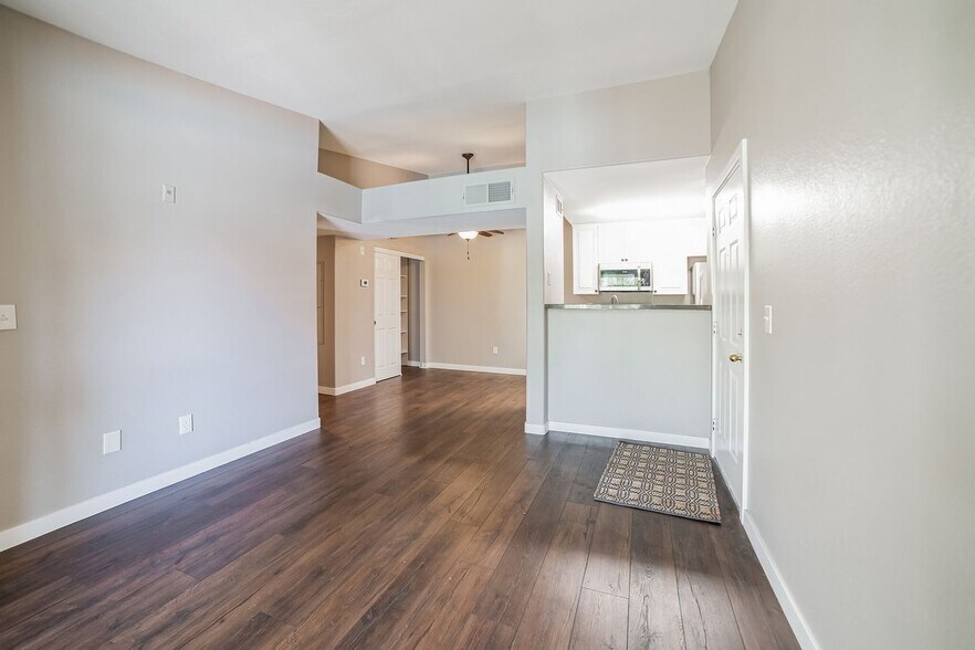 Building Photo - 7885 W Flamingo Rd