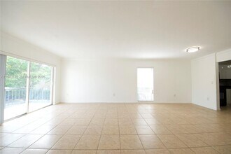 Building Photo - 6900 N Kendall Dr