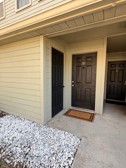 Building Photo - 6028 Westgate Dr