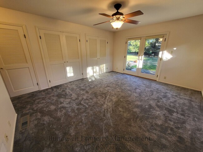 Building Photo - 460 Piezzi Ln